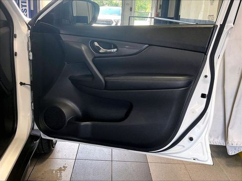 Used 2019 Nissan Rogue SV AWD/4WD image 12