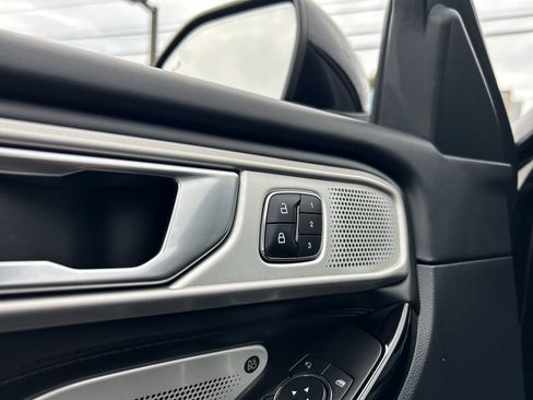 Certified 2022 Ford Explorer Platinum w/ Equipment Group 601A image 16