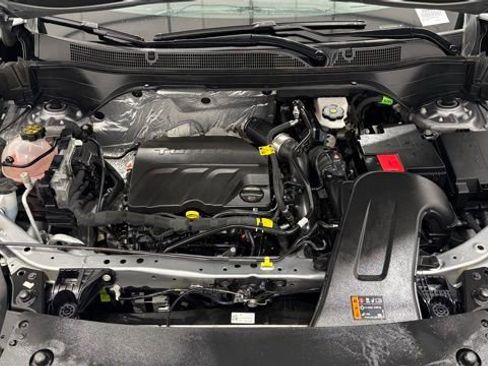 Used 2025 Chevrolet Trax LT w/ LT Convenience Package image 8