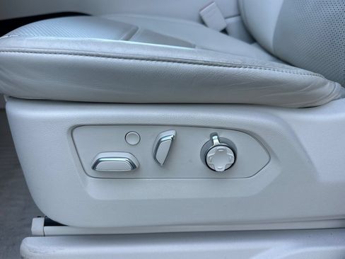 Certified 2025 Cadillac Escalade ESV Premium Luxury Platinum AWD/4WD image 13