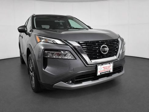 Used 2021 Nissan Rogue SV w/ Premium Package AWD/4WD image 3