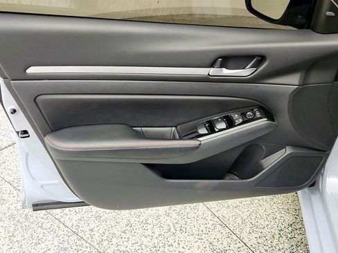 Used 2024 Nissan Altima 2.5 SR w/ SR Premium Package image 11