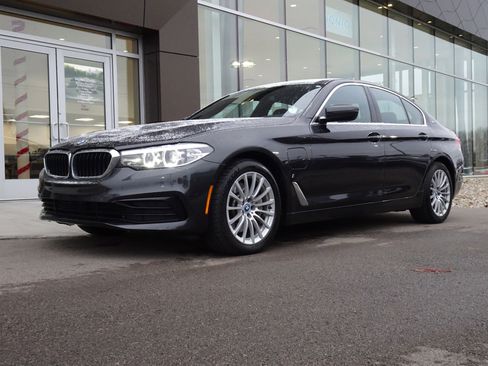 Used 2019 BMW 530e xDrive w/ Convenience Package image 1