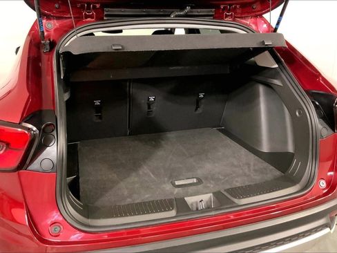 Used 2025 Chevrolet Trax LT w/ LT Convenience Package image 4