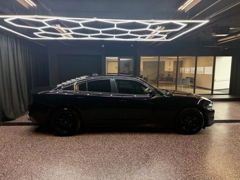 Used 2015 Dodge Charger SXT RWD image 8