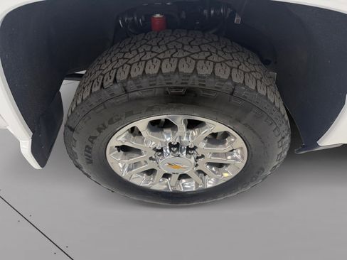 Used 2025 Chevrolet Silverado 2500 LTZ w/ Z71 Chrome Sport Edition image 9