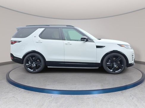 Certified 2025 Land Rover Discovery Dynamic SE AWD/4WD image 4