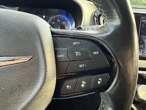 Used 2020 Chrysler Pacifica Touring-L Plus w/ Advanced Safetytec Group FWD image 30