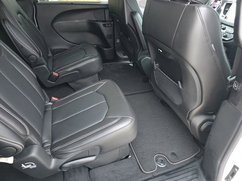 New 2026 Chrysler Pacifica Select image 19