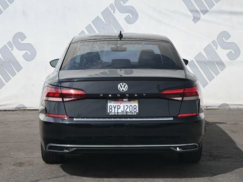 Used 2022 Volkswagen Passat 2.0T SE image 5