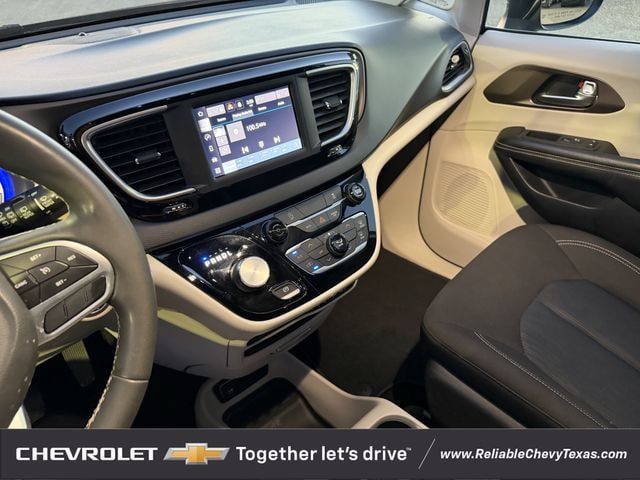 Used 2022 Chrysler Voyager LX FWD image 18