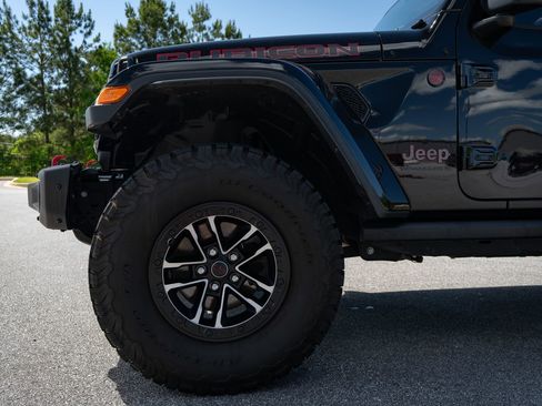 Used 2024 Jeep Wrangler Unlimited Rubicon AWD/4WD image 4