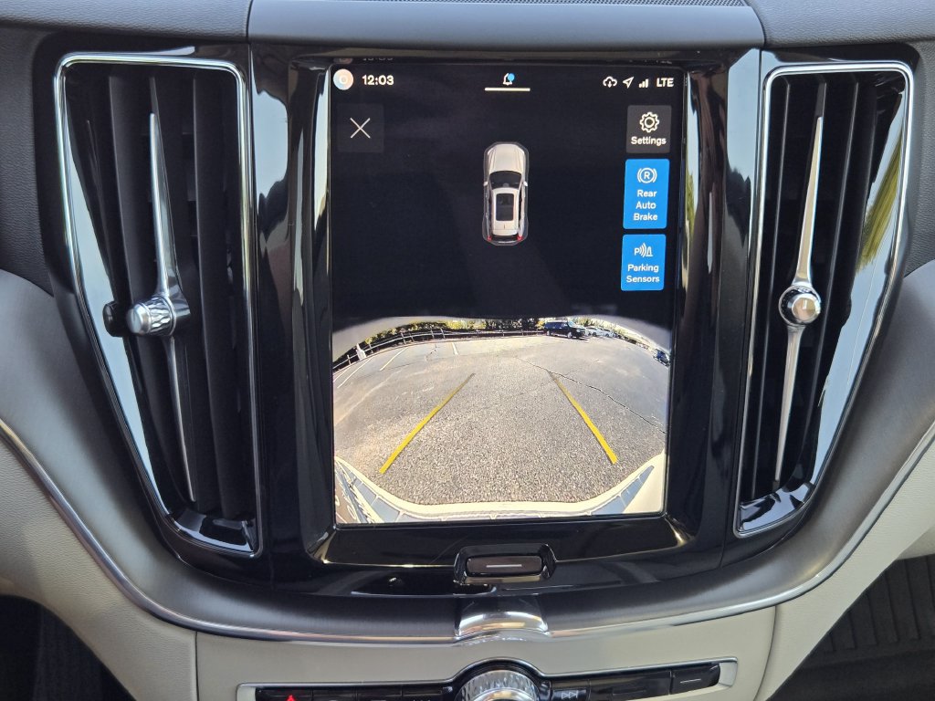 Certified 2025 Volvo XC60 B5 Core w/ Protection Package Premier AWD/4WD image 14