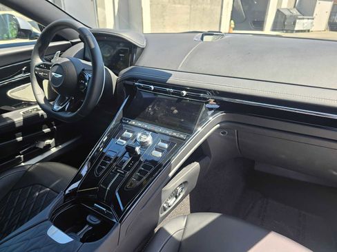 Used 2024 Aston Martin DB12 Coupe RWD image 12