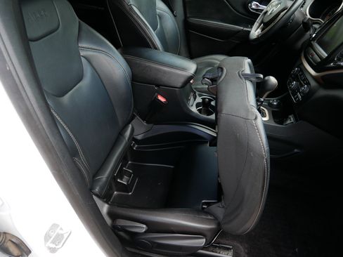 Used 2016 Jeep Cherokee Limited AWD/4WD image 15