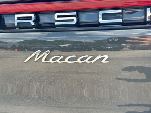 Used 2025 Porsche Macan AWD/4WD image 11