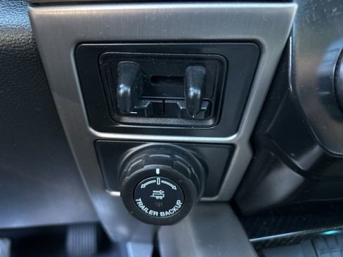 Used 2022 Ford F450 Platinum w/ FX4 Off-Road Package image 25