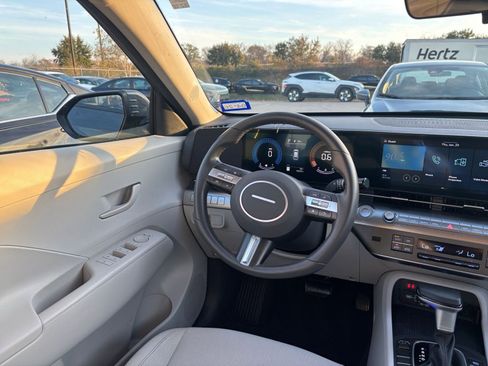 Used 2025 Hyundai Kona SEL image 34