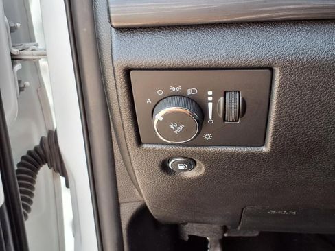 Used 2021 Jeep Grand Cherokee Laredo image 22