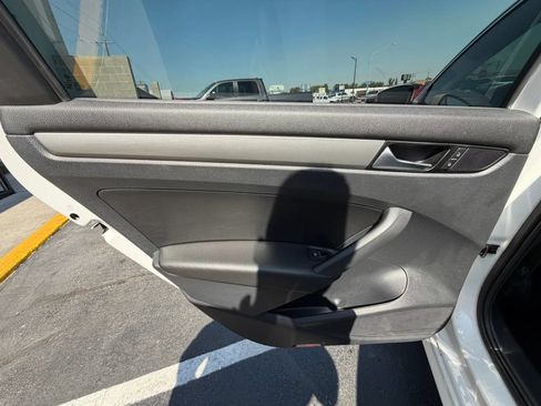 Used 2014 Volkswagen Passat 1.8T SE FWD image 18