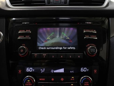Used 2015 Nissan Rogue SV FWD image 4