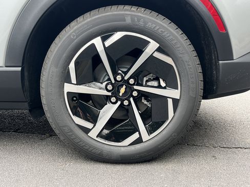 New 2026 Chevrolet Equinox EV LT image 40