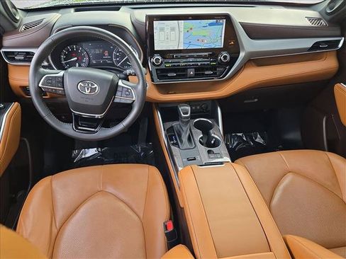 Used 2021 Toyota Highlander Platinum FWD image 19
