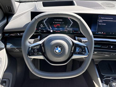 Certified 2025 BMW 530i xDrive w/ Premium Package image 18