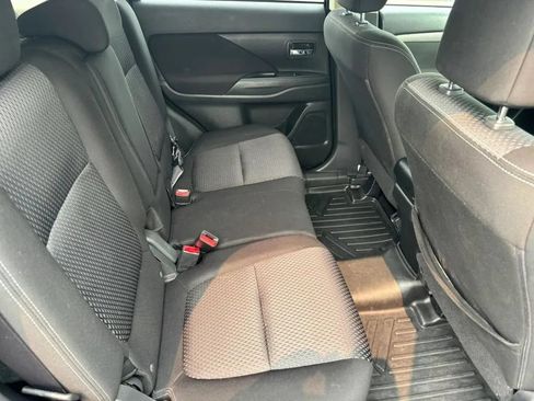 Used 2018 Mitsubishi Outlander SEL AWD/4WD image 16