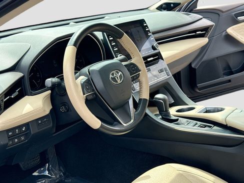 Used 2019 Toyota Avalon Limited w/ Advanced Safety Package FWD image 4