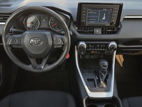 Used 2021 Toyota RAV4 LE FWD image 10