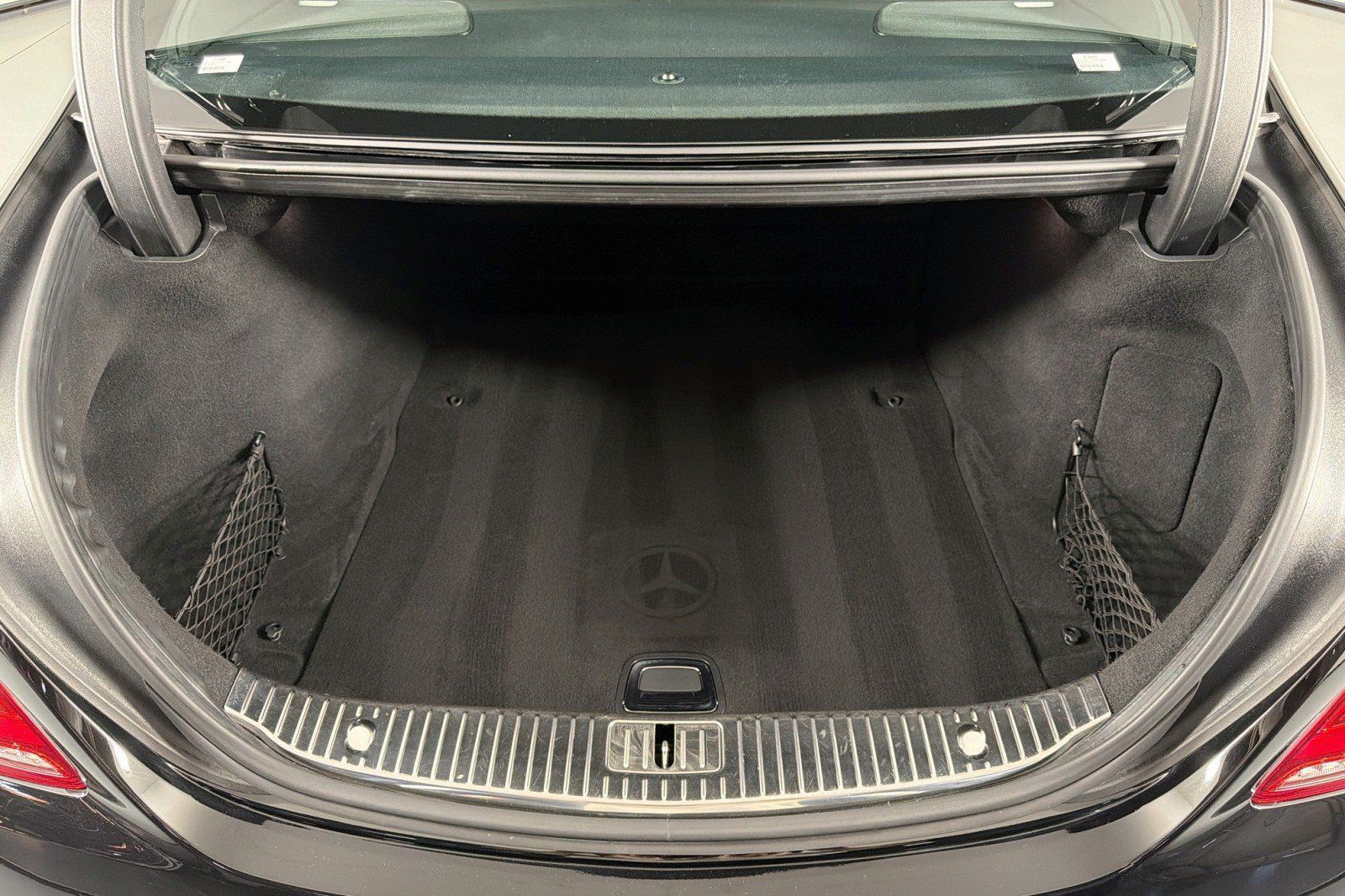 Used 2016 Mercedes-Benz S 550 Sedan image 23
