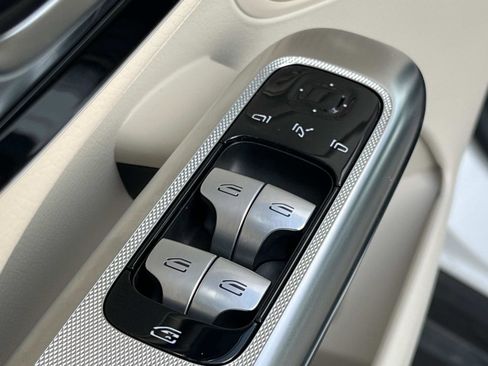 Used 2025 Mercedes-Benz GLC 300 4MATIC image 18