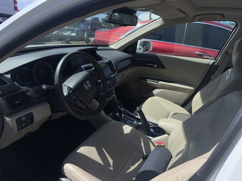 Used 2016 Honda Accord Touring image 11