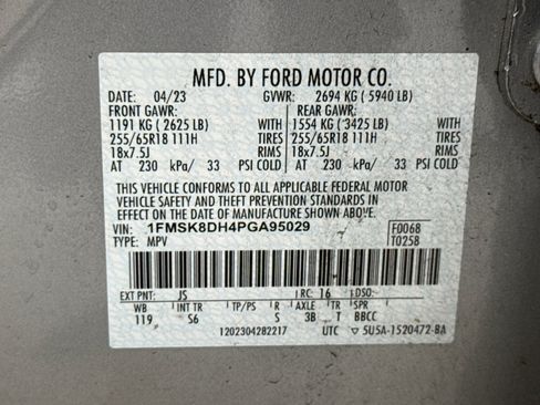 Used 2023 Ford Explorer XLT w/ Equipment Group 202A AWD/4WD image 11
