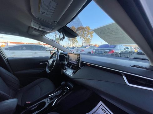 Used 2020 Toyota Corolla LE image 12
