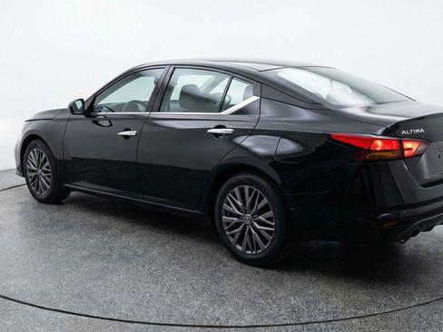 Used 2025 Nissan Altima 2.5 SV image 6