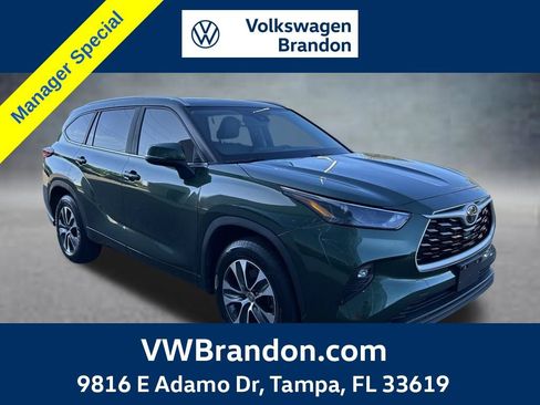 Used 2023 Toyota Highlander XLE FWD image 1