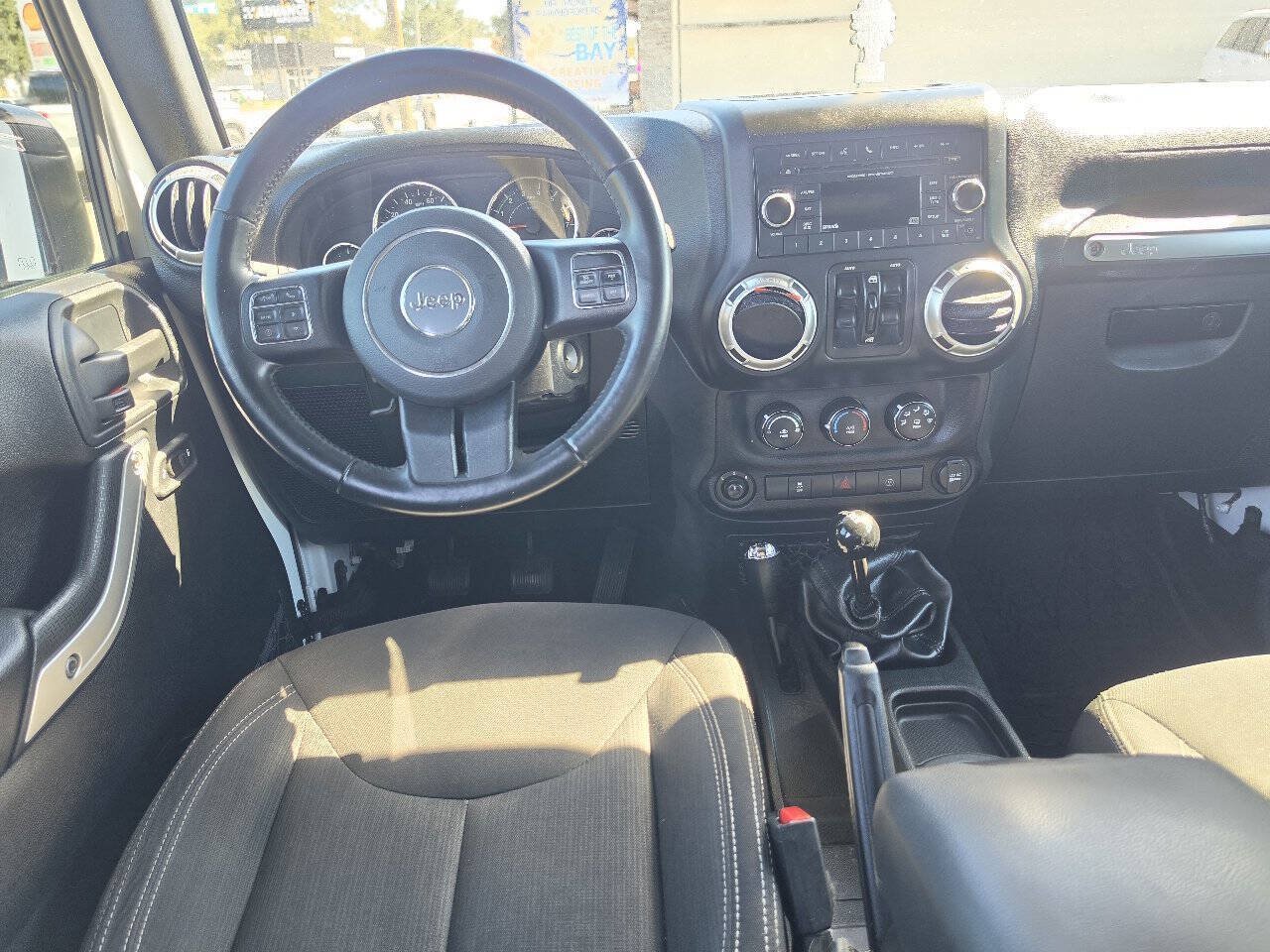 Used 2016 Jeep Wrangler Unlimited Sahara w/ Connectivity Group AWD/4WD image 20