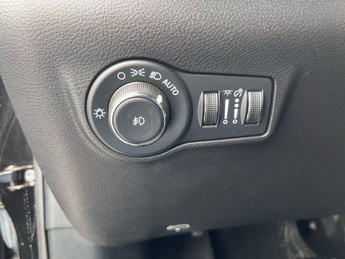 Used 2022 Jeep Compass Trailhawk w/ Trailhawk Convenience Group AWD/4WD image 19