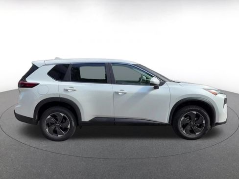 Used 2025 Nissan Rogue SV AWD/4WD image 16
