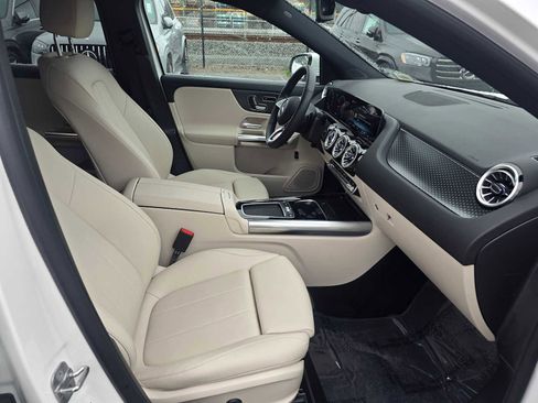 Used 2025 Mercedes-Benz GLA 250 4MATIC image 11