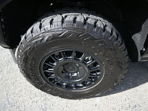 Used 2024 Toyota Tacoma TRD Sport image 31