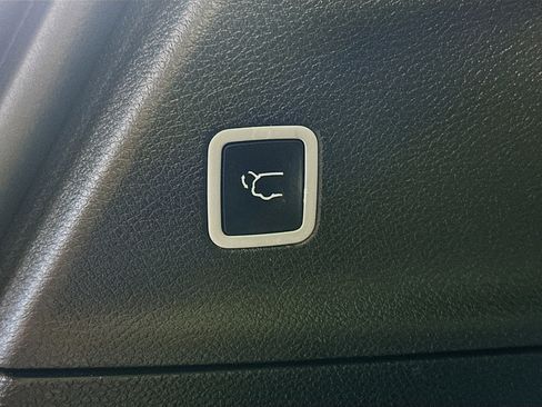 Used 2019 Chrysler Pacifica Limited w/ S Appearance Package image 30