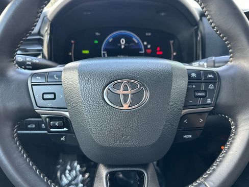 Used 2025 Toyota Camry SE w/ Convenience Package image 23