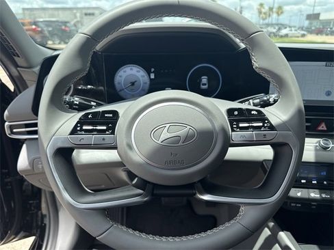 New 2025 Hyundai Elantra SEL image 14