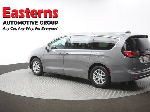 Used 2023 Chrysler Pacifica Touring-L FWD image 64