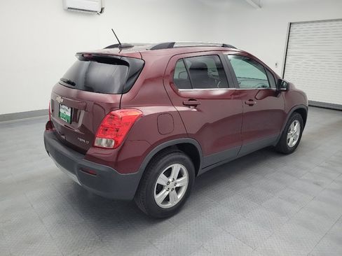 Used 2016 Chevrolet Trax LT w/ LT Sun and Sound Package FWD image 10