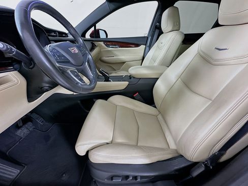 Used 2017 Cadillac XT5 Luxury w/ Driver Awareness Package FWD image 23