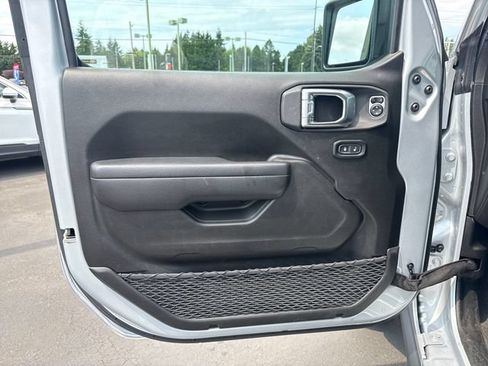 Used 2023 Jeep Wrangler Unlimited AWD/4WD image 24